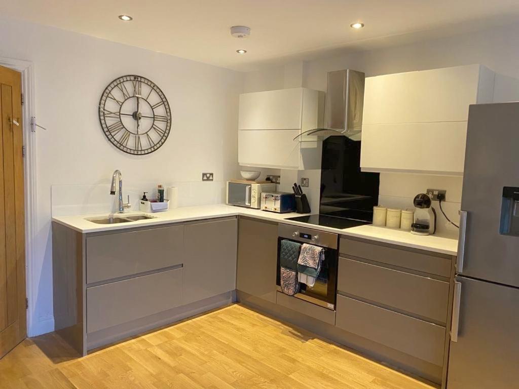 Bevendean Beach Hut - Modern 5 Bedroom House, With Parking Hove Extérieur photo