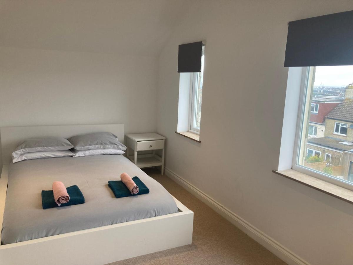 Bevendean Beach Hut - Modern 5 Bedroom House, With Parking Hove Extérieur photo